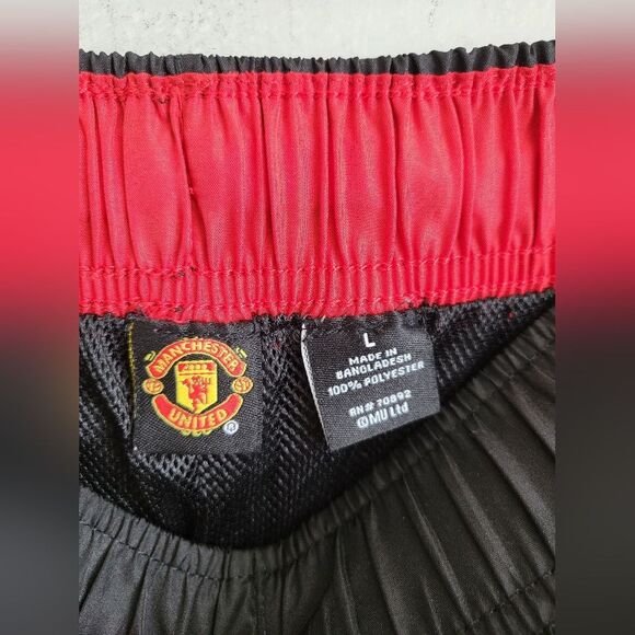 Manchester United Track Pants Men's Sz L Black Red Logo Patch Warm Up Soccer - Picture 3 of 11